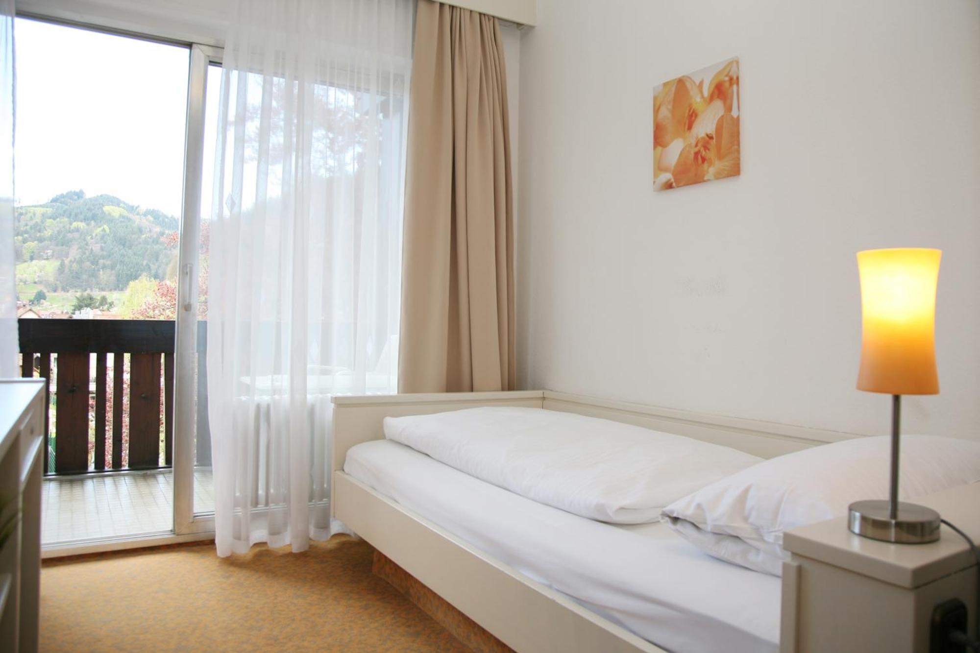 Hotel Pflug Ottenhöfen im Schwarzwald Zimmer foto